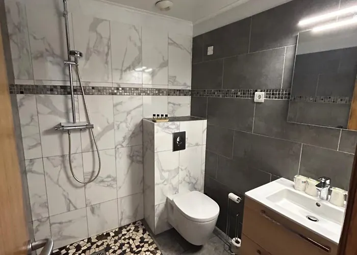 De La Jetee Hotell *